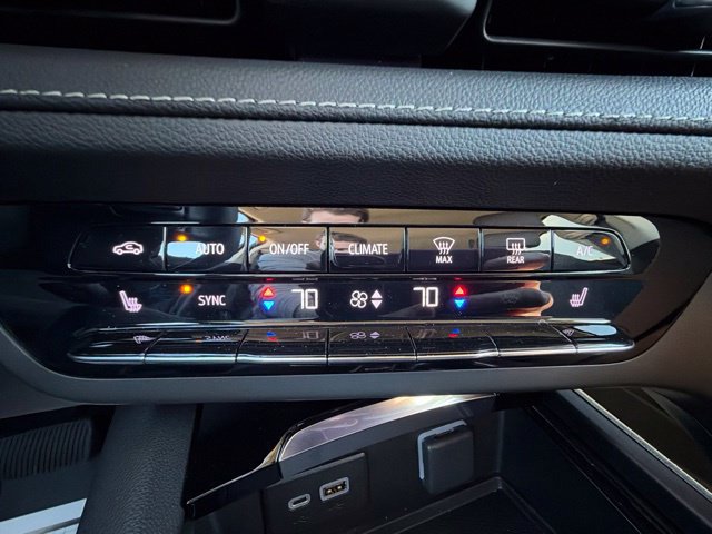 Used 2023 Buick Envision Preferred AWD/4WD image 18