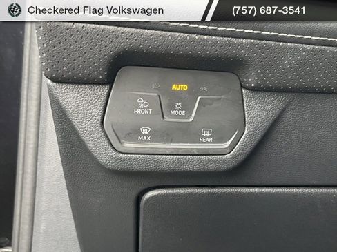 Used 2024 Volkswagen Atlas SE image 18