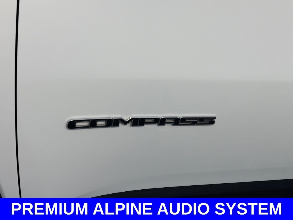 Used 2025 Jeep Compass Latitude w/ Sun & Sound Group AWD/4WD image 5