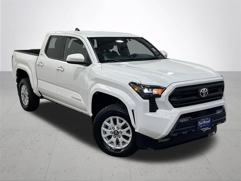 Used 2024 Toyota Tacoma SR5 AWD/4WD image 7