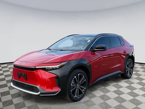 Used 2024 Toyota bZ4X AWD w/ Weather Package image 5