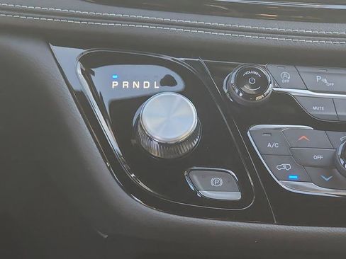 New 2026 Chrysler Pacifica Select image 14