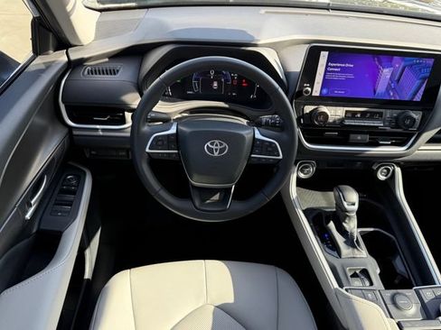 Used 2025 Toyota Grand Highlander AWD Hybrid image 27