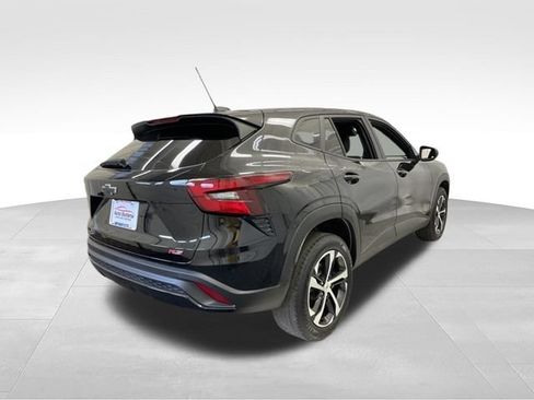 Used 2024 Chevrolet Trax RS FWD image 7