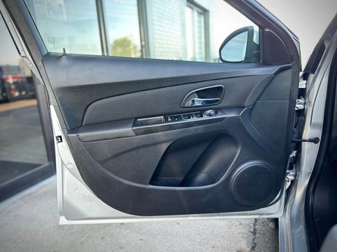 Used 2015 Chevrolet Cruze LT image 7