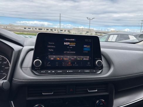 Used 2025 Nissan Rogue SV FWD image 20
