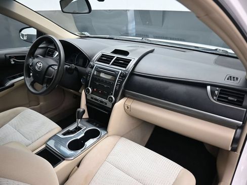 Used 2012 Toyota Camry LE FWD image 38
