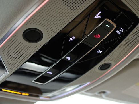 Used 2023 Audi S8 image 24