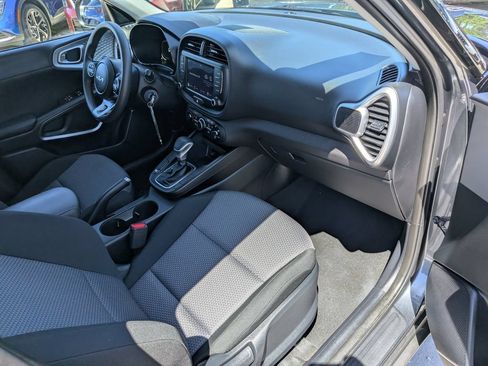 Certified 2023 Kia Soul LX w/ LX Technology Package FWD image 11