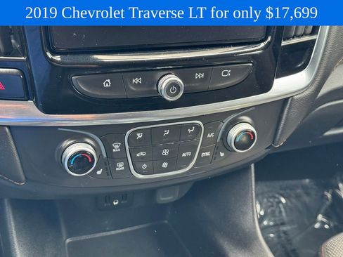 Used 2019 Chevrolet Traverse LT FWD image 19