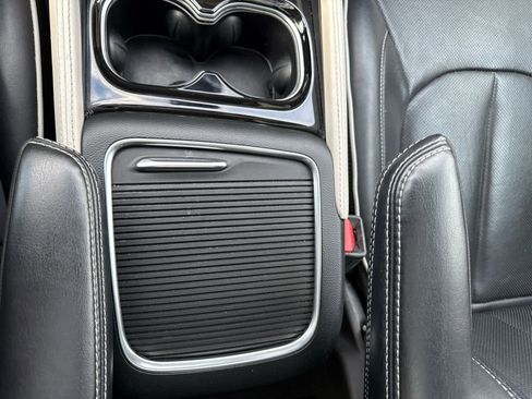 Used 2024 Chrysler Pacifica Limited image 22