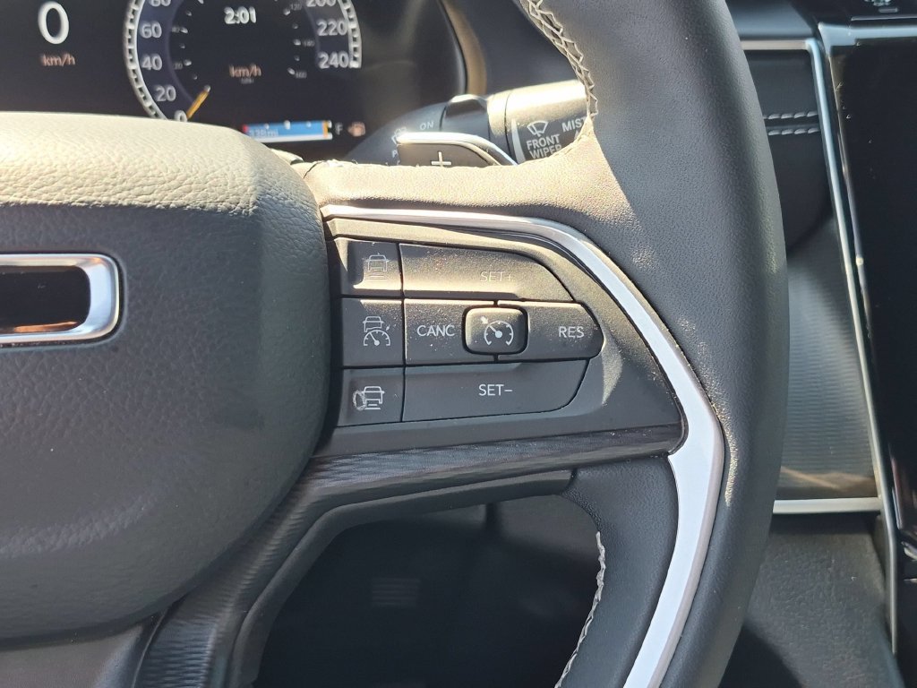 Used 2025 Jeep Grand Cherokee Altitude AWD/4WD image 22