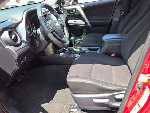 Used 2016 Toyota RAV4 LE FWD image 3