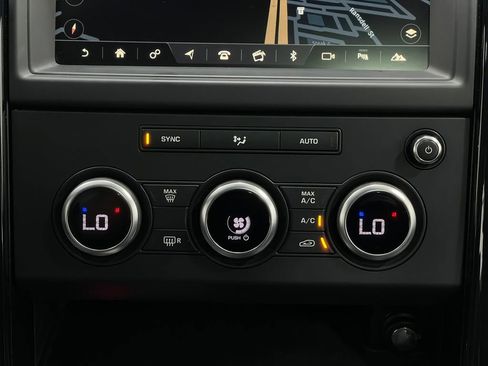 Used 2018 Land Rover Discovery SE image 26