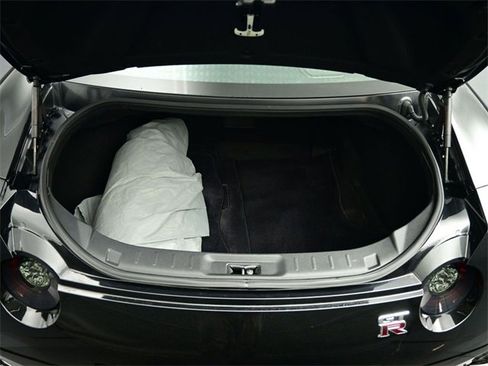 Used 2012 Nissan GT-R Premium image 43