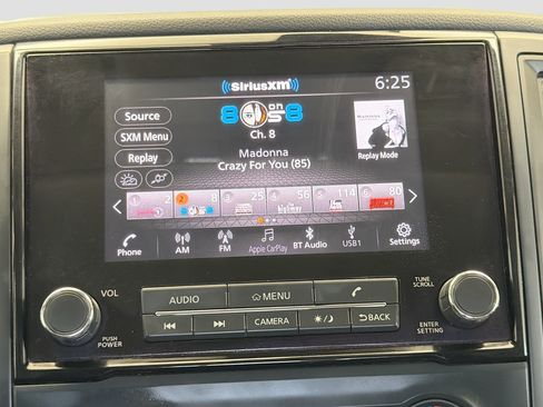 Used 2023 Nissan Titan SV image 9