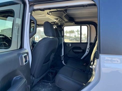 Certified 2022 Jeep Gladiator Willys image 25