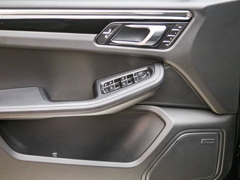 Certified 2026 Porsche Macan AWD/4WD image 27