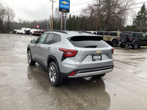 New 2026 Chevrolet Trax LT w/ Driver Confidence Package FWD image 5