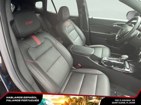 Used 2025 Chevrolet Trax RS w/ Sunroof Package FWD image 31