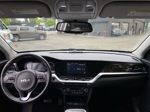 Used 2022 Kia Niro EX w/ Cold Weather Package FWD image 14