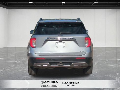 Used 2022 Ford Explorer XLT w/ Equipment Group 202A image 7