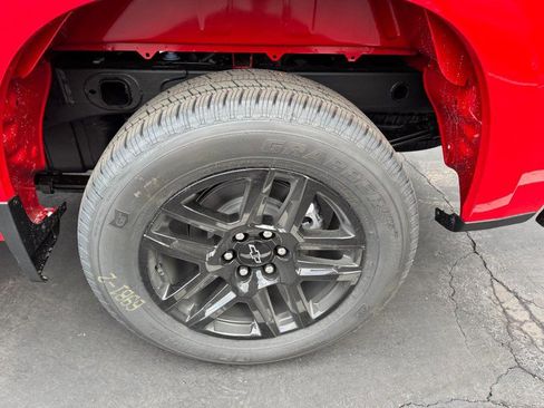 New 2026 Chevrolet Silverado 1500 Custom w/ LPO, Dark Essentials Package image 32