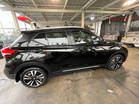Used 2019 Nissan Kicks SR w/ Exterior Package FWD image 6