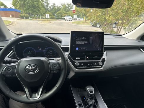 Used 2026 Toyota Corolla Cross XLE w/ Convenience Package FWD image 29