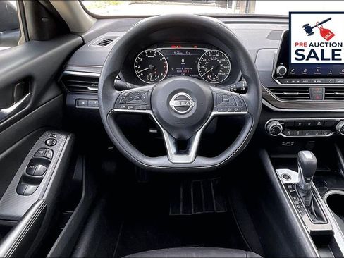 Used 2024 Nissan Altima 2.5 SV FWD image 5