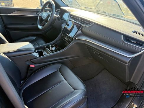 Used 2024 Jeep Grand Cherokee L Limited image 27