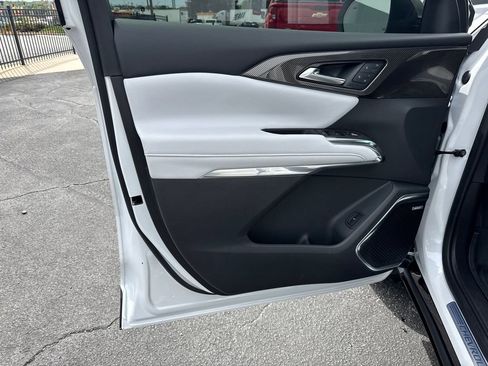 Used 2025 Chevrolet Traverse High Country image 11