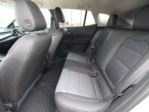 Used 2024 Chevrolet Trax LT w/ Driver Confidence Package FWD image 7