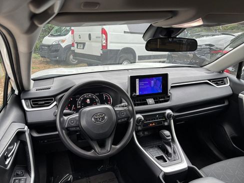 Used 2025 Toyota RAV4 XLE image 33