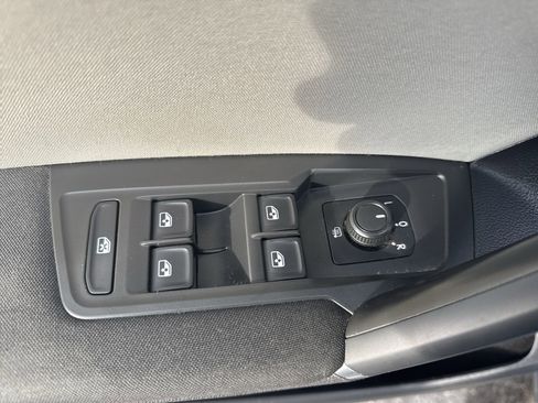 Used 2020 Volkswagen Tiguan S image 23