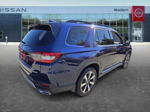 Used 2025 Honda Pilot Touring image 5