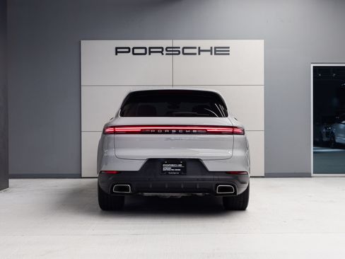 Certified 2025 Porsche Cayenne E-Hybrid AWD/4WD image 6