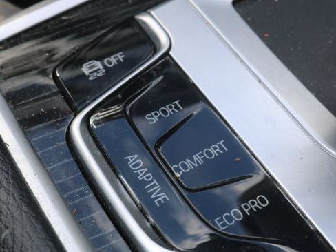 Used 2019 BMW 740i w/ M Sport Package RWD image 15