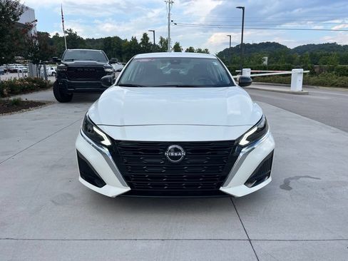 Used 2025 Nissan Altima 2.5 SV FWD image 32