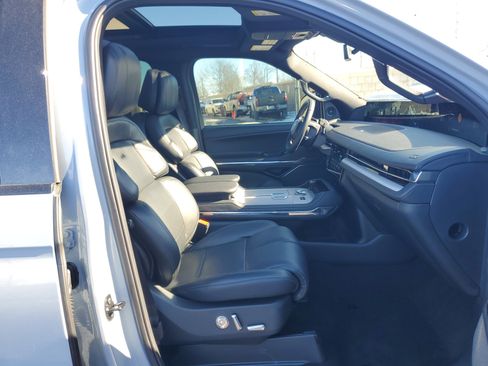 Certified 2025 Lincoln Navigator Reserve w/ Jet Appearance Package image 9