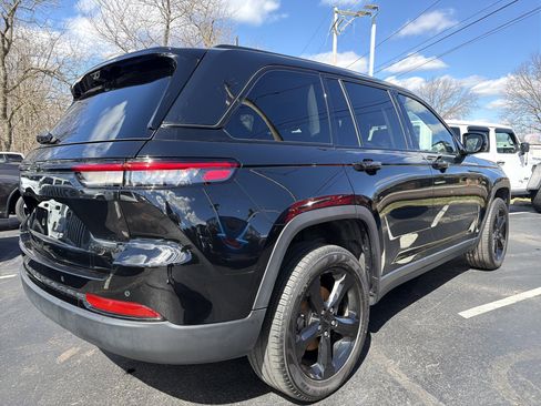 Certified 2023 Jeep Grand Cherokee Limited w/ Luxury Tech Group II AWD/4WD image 7