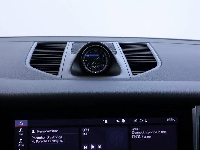 Certified 2024 Porsche Macan AWD/4WD image 27