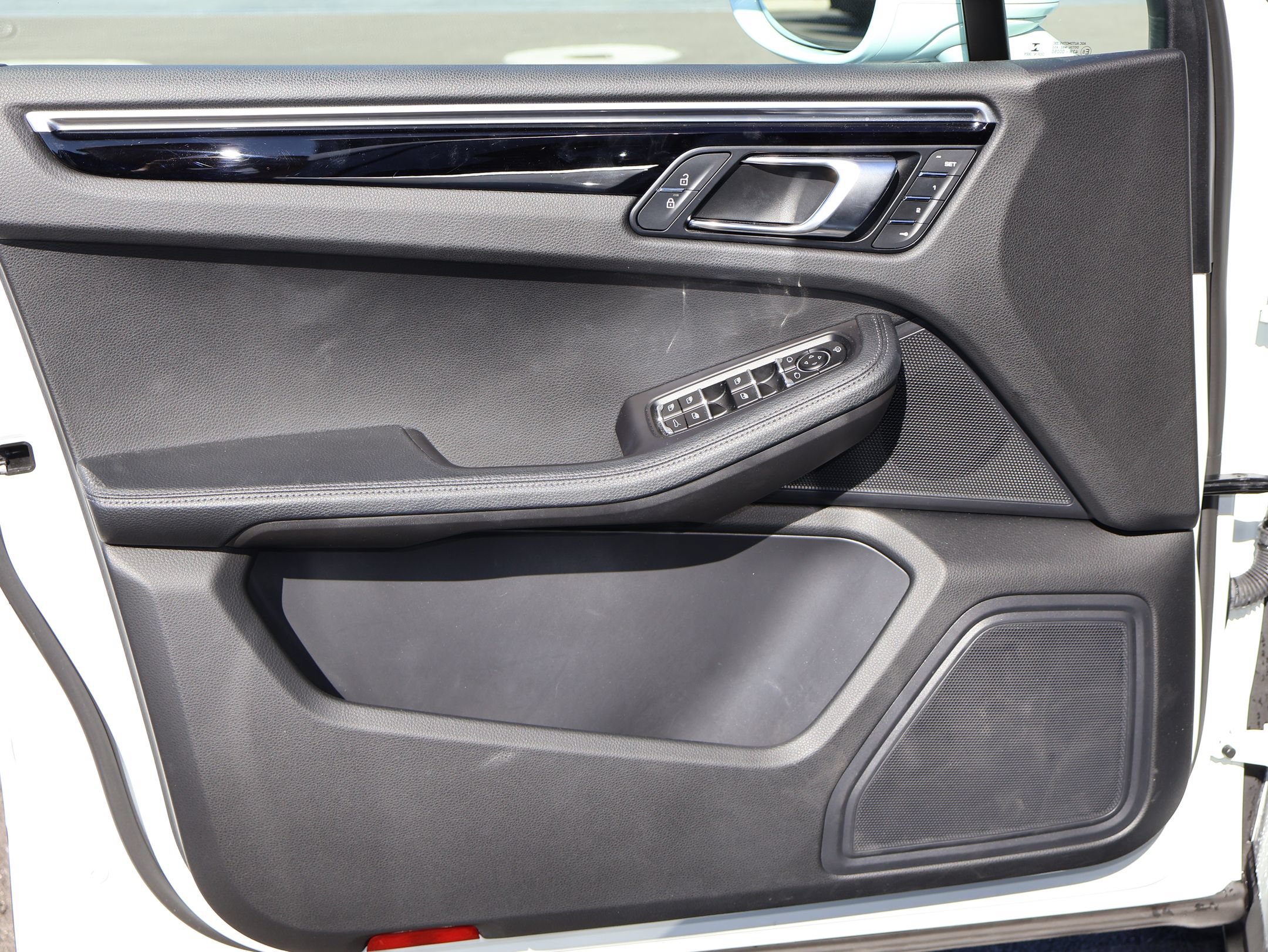 Used 2023 Porsche Macan AWD/4WD image 14