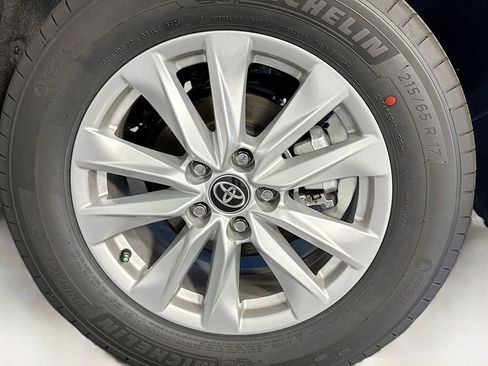 Used 2026 Toyota Corolla Cross LE image 31