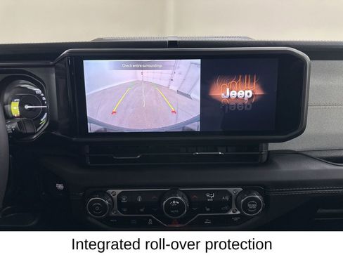 Used 2025 Jeep Wrangler Unlimited Sahara image 39