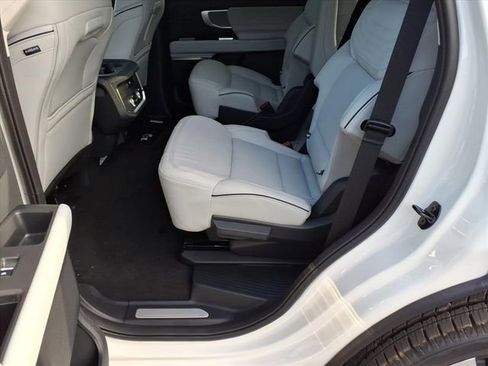 New 2025 Ford Expedition Platinum w/ Platinum Ultimate Package image 18