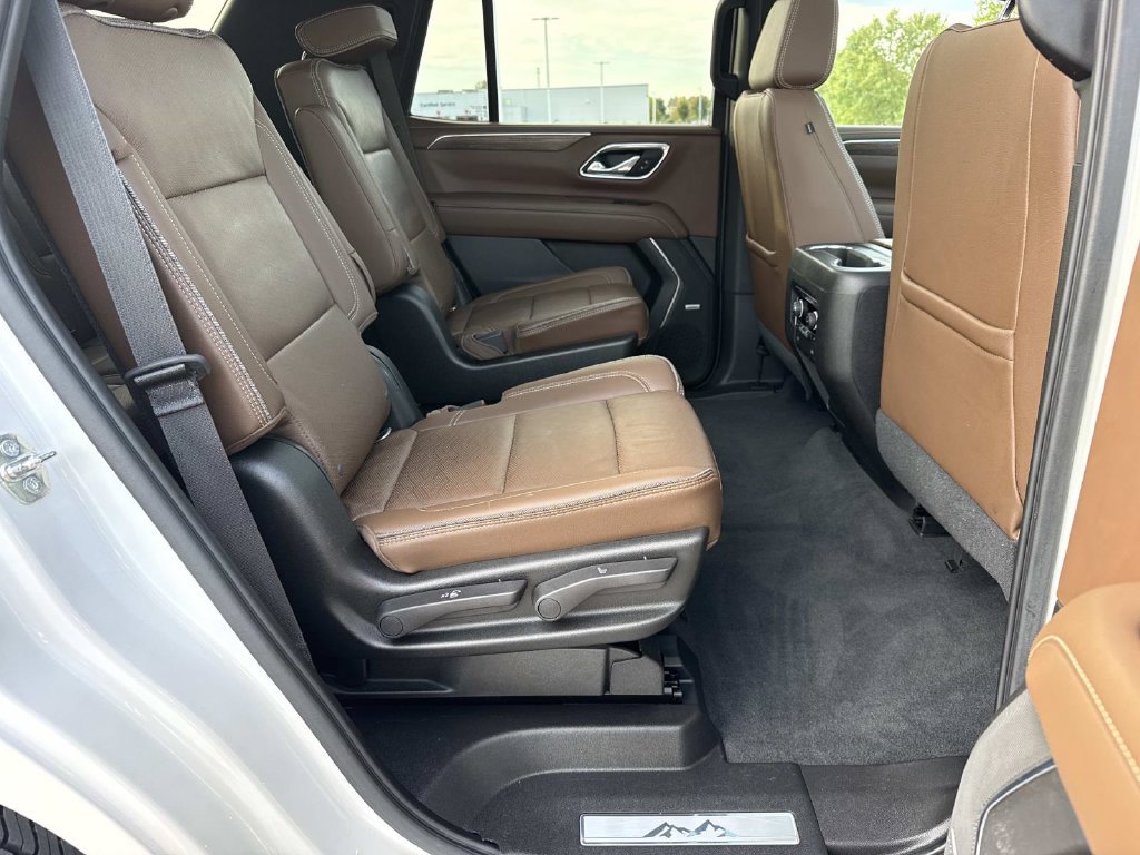 Used 2021 Chevrolet Tahoe High Country w/ Premium Package AWD/4WD image 21