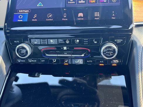 Used 2025 Jeep Grand Cherokee Summit image 25