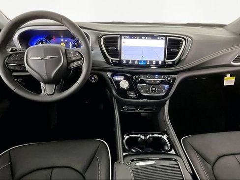 New 2026 Chrysler Pacifica Limited w/ Uconnect Theater Family Group image 6