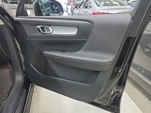 Used 2020 Volvo XC40 T5 Momentum w/ Protection Package AWD/4WD image 13